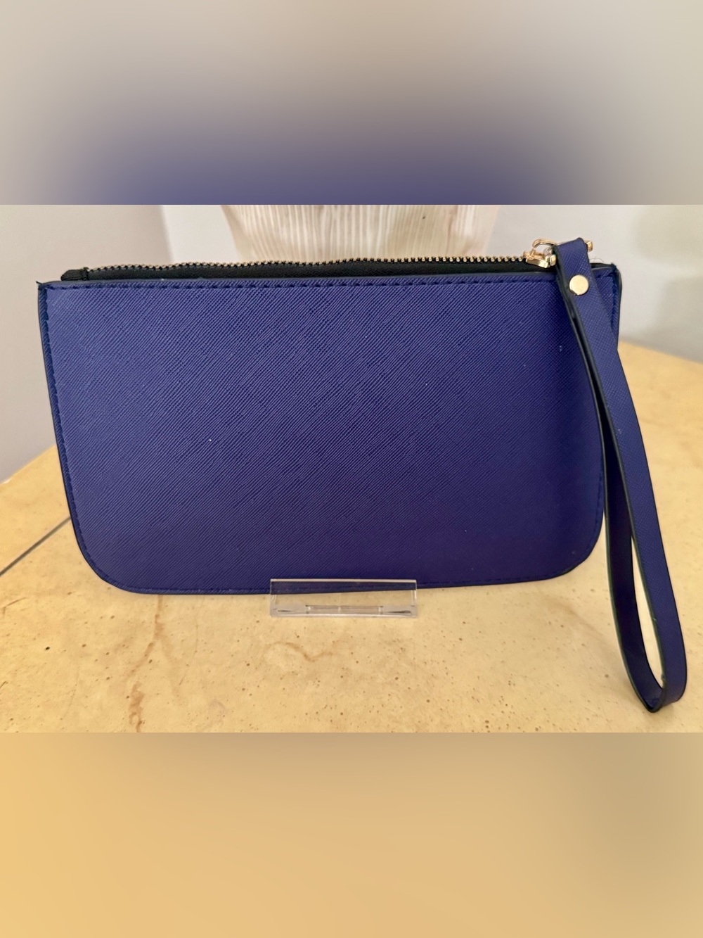 kate spade  Saffiano Zip Pouch with Gold Logo NWOT - Picture 2 of 3